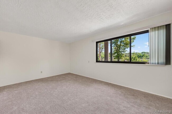 Foto del edificio - 8735 Greenwillow St