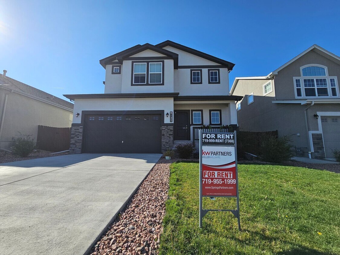 Primary Photo - 3 Bed 3 Bath House in 80908!!