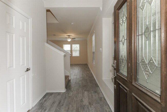 Building Photo - 6471 Calgary Woods Ln