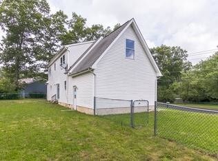 Building Photo - 401 Green Acres