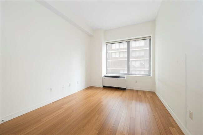 Foto del edificio - 303 E 33rd St