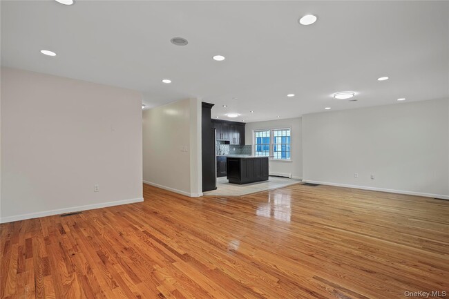 Building Photo - 215 Ashford Ave