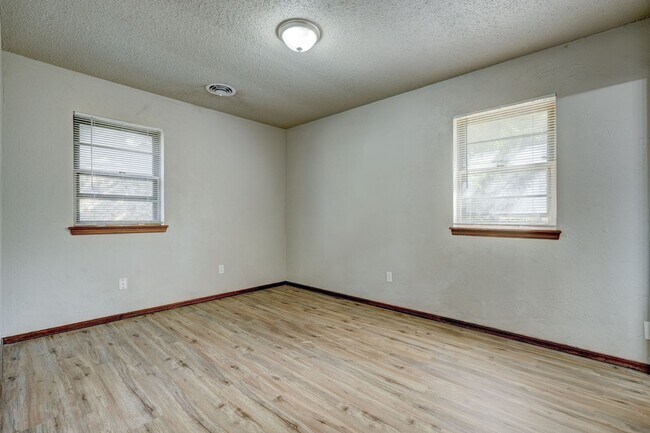 Foto del edificio - 28 Bainbridge Ave