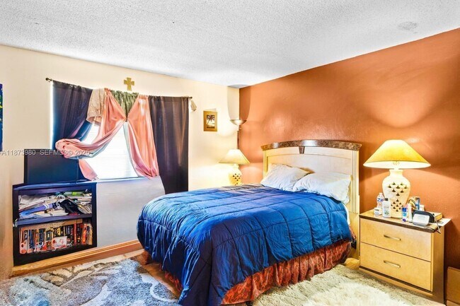 Foto del edificio - 301 NW 177th St