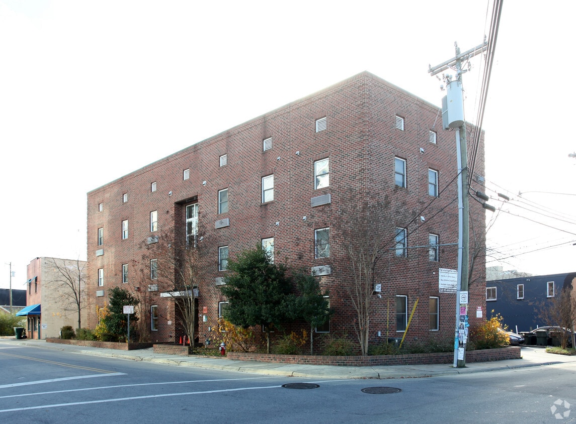 Building Photo - Trustee Corner