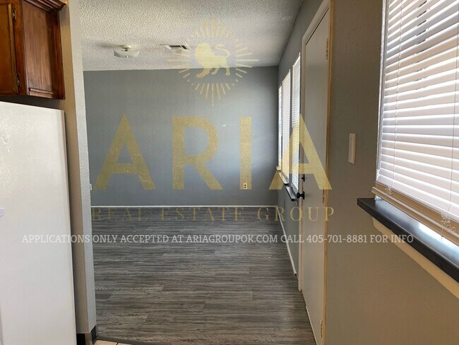 Foto del edificio - 2 Bed/1 Bath Unit in Noble - Available for...