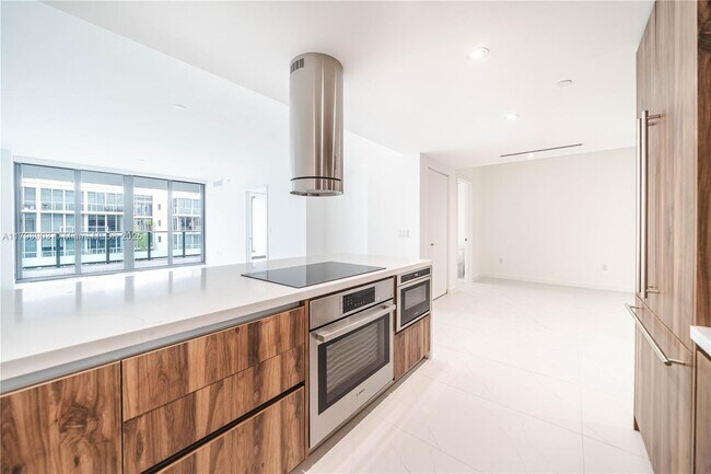 Foto del edificio - 9901 W Bay Harbor Dr