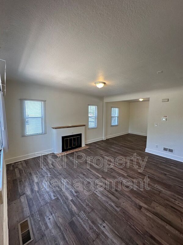 Foto del edificio - 814 W 20th St