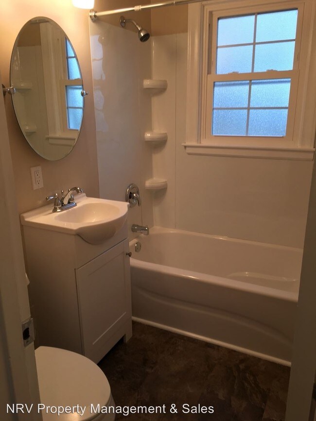 Building Photo - 3 br, 2 bath House - 406 Walker St.
