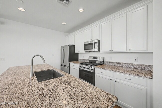 Building Photo - 14690 W Sand Hills Rd