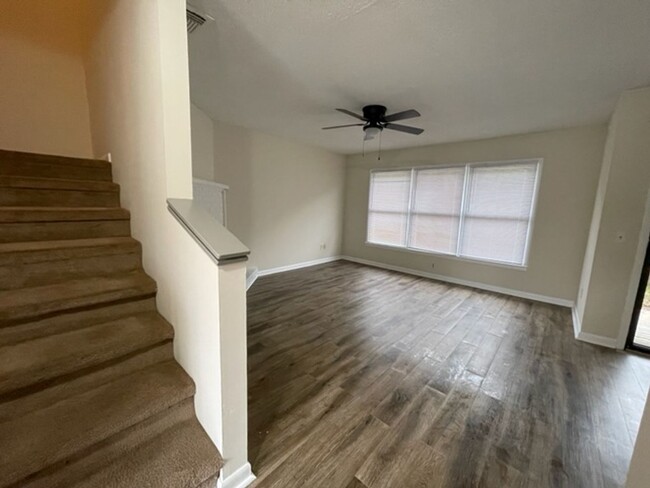 Building Photo - 201 Westbrooke Court #1