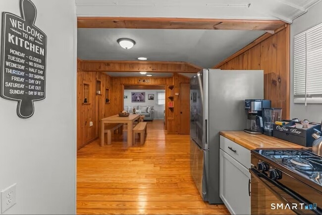 Building Photo - 29 Shore Dr