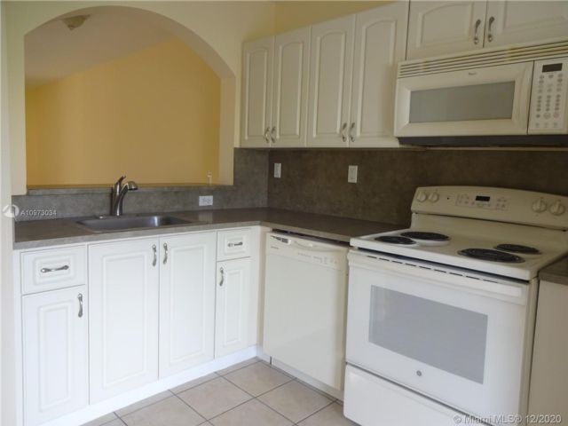 Building Photo - 3385 NE 10th St