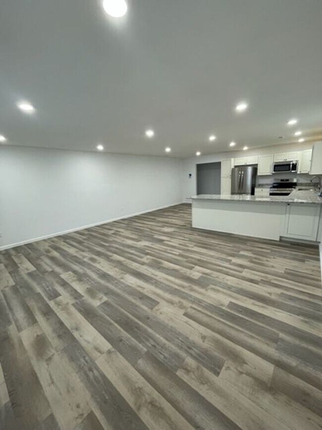 Foto del edificio - 419 E James Dr