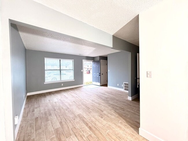 Building Photo - 531 N Betty Jo Dr