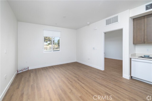Foto del edificio - 4933 N River Rd