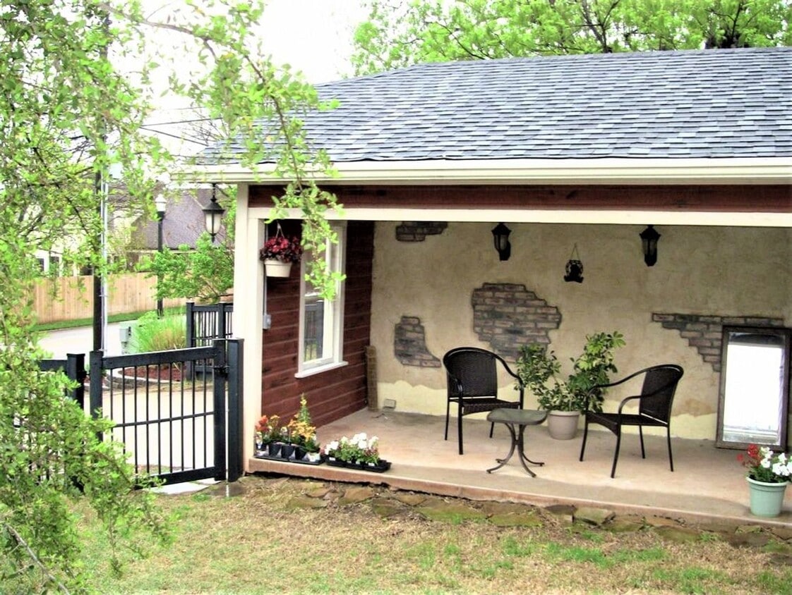 Primary Photo - 500 NW 35th St
