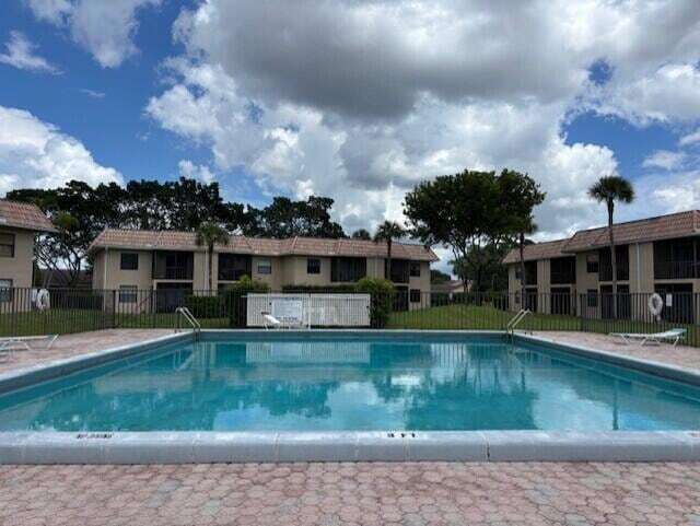 Foto del edificio - 6748 Palmetto Cir S