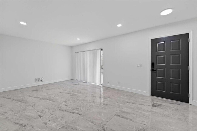 Building Photo - 7512 Courtyard Run E