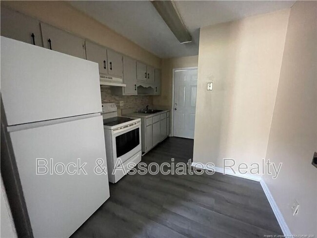Building Photo - 4959 Fieldcrest Dr