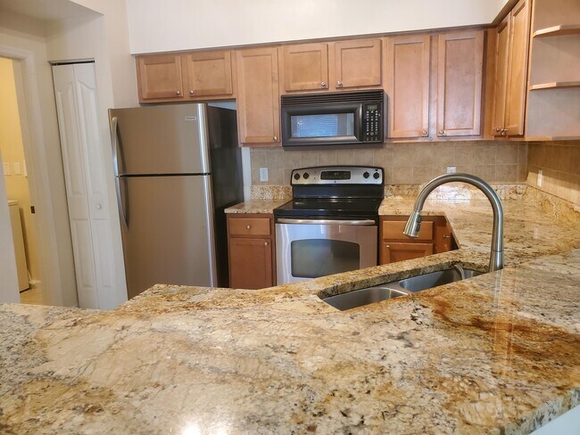 Foto del edificio - 9203 Myrtlewood Cir W