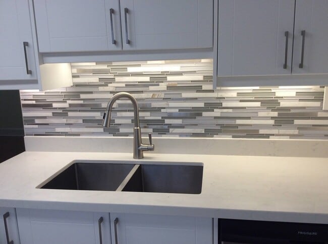 Building Photo - Do you dream of living next to High Park?