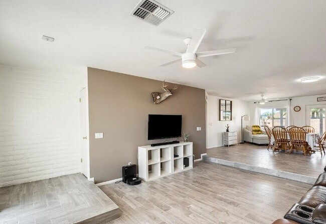 Foto del edificio - 9214 N 54th Ave
