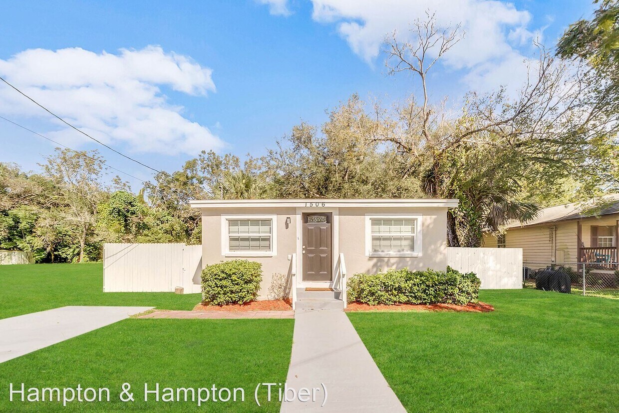 Foto principal - 3 br, 2 bath House - 1506 W 16TH ST