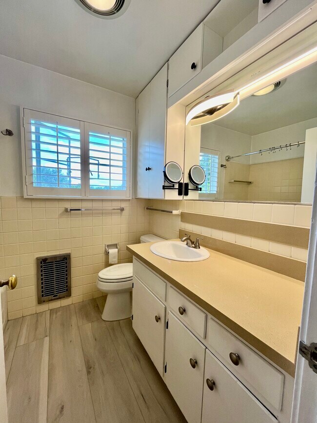 Baño completo - 5249 Village Grn