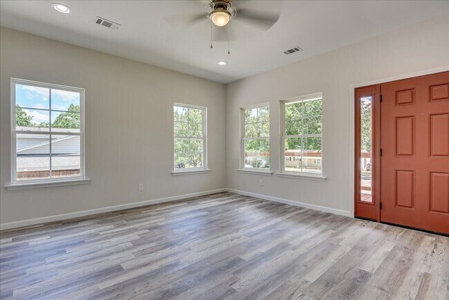 Building Photo - 11 Converse Dr