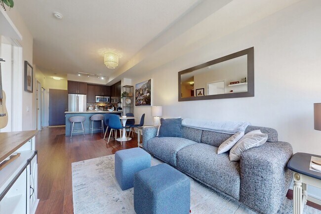 Building Photo - 560 Front St W