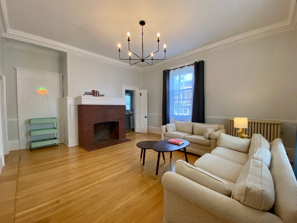 Primary Photo - 31 Merrimack St