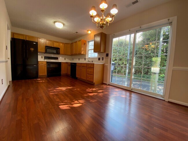 Foto del edificio - 253 Mulberry Cir