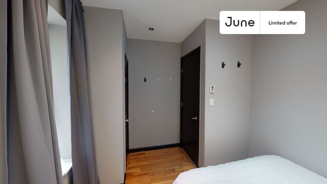 Foto del edificio - Private bedroom in 4 bed/1 bath Home