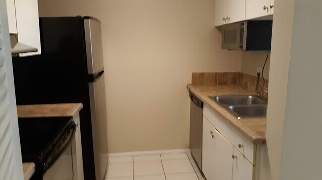 Foto del edificio - 3405 Winkler Ave Ext