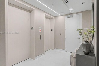 Building Photo - 300 Biscayne Blvd Way