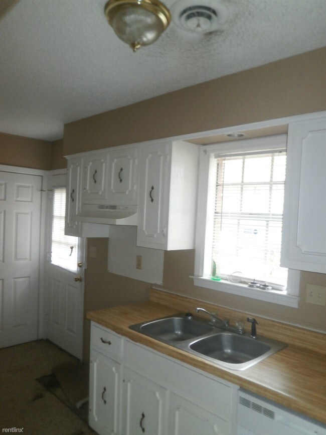 Building Photo - 4020 Berrybrook Rd