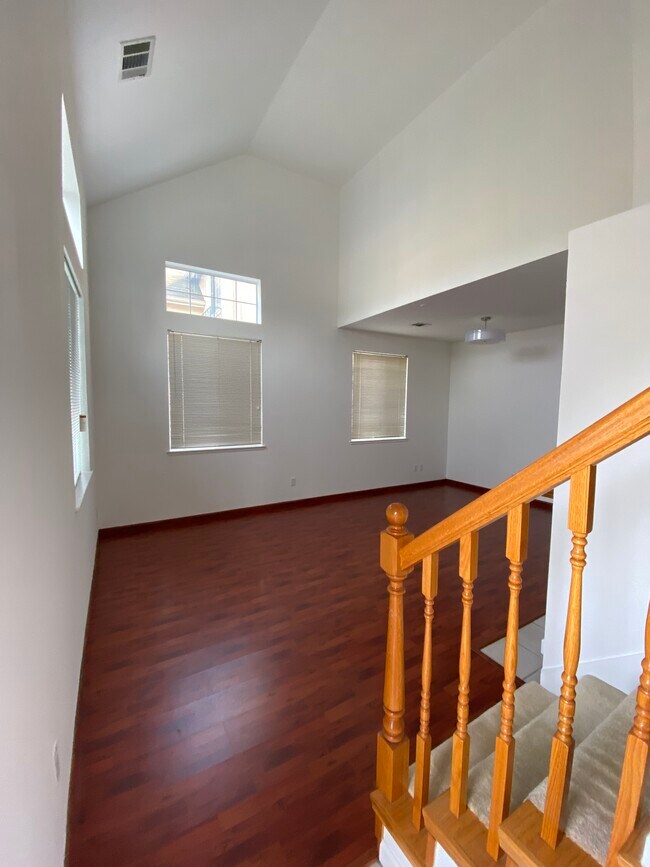 Building Photo - 961 10th St