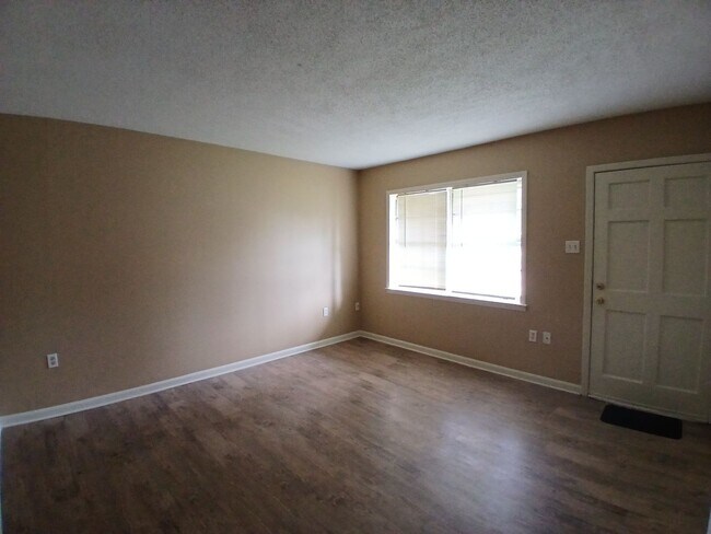 Foto del edificio - Very Nice Newly Rehabbed Home in Raleigh - $99 Move In Special