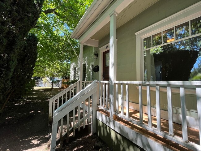 Building Photo - Historic Farmhouse 3 Bed 1 Bath + Bonus Ro...
