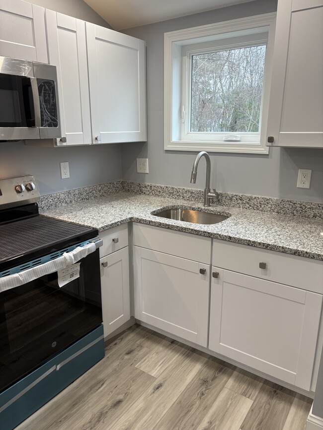 Building Photo - 9 Woodville Cir