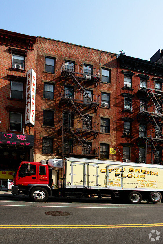 Primary Photo - 158 E Broadway