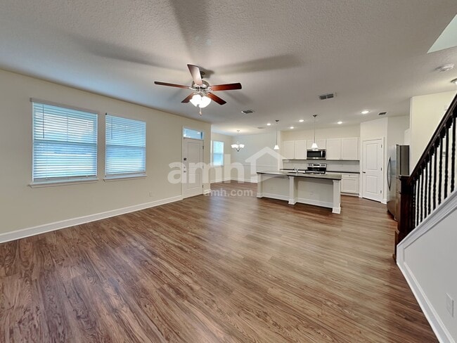 Foto del edificio - 2437 S Park Ave