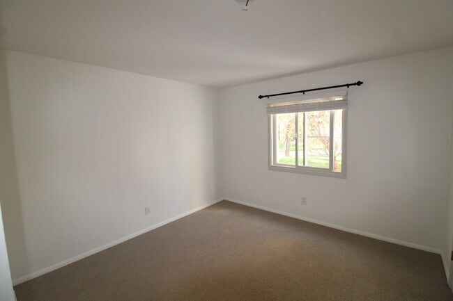 Building Photo - 663 Bishops Lodge Rd