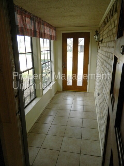 Foto del edificio - 1104 Gracelane Dr