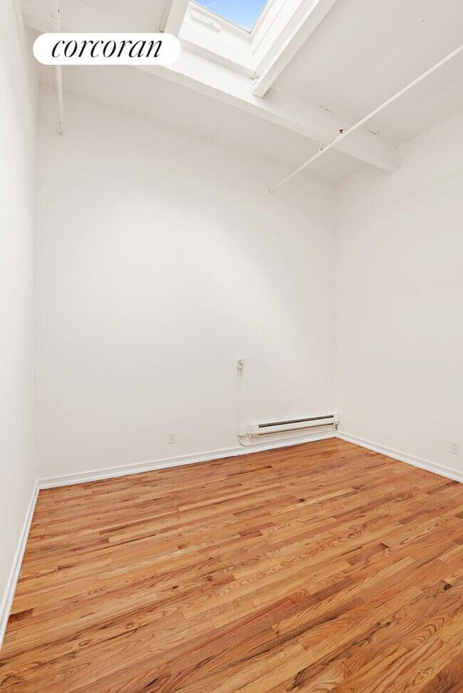 Foto del edificio - 241 Bedford Ave
