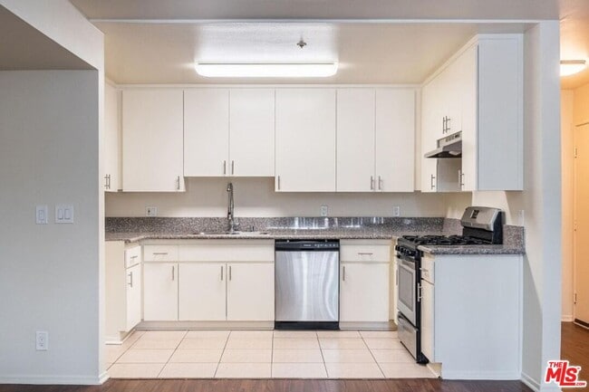 Building Photo - 14816 Friar St