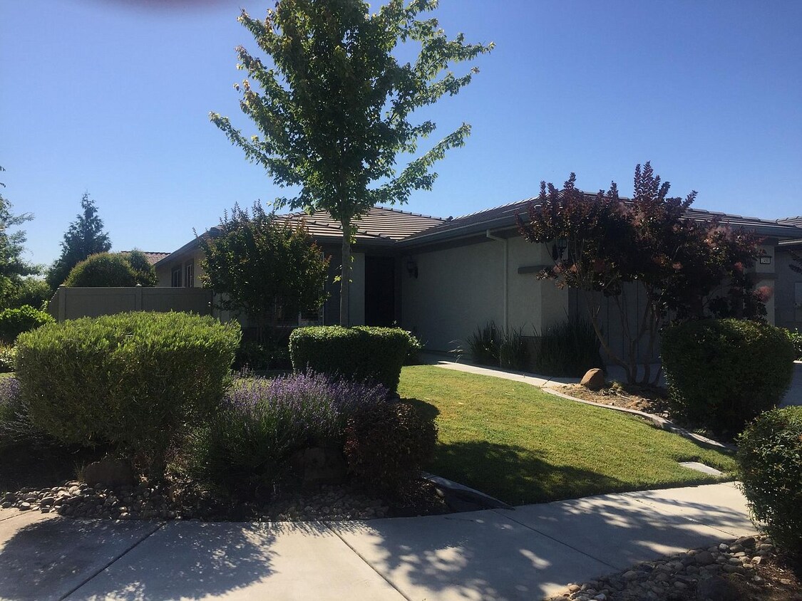 Primary Photo - 2490 Rockbrook Ln