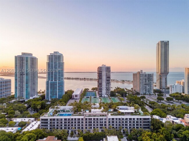 Foto del edificio - 2200 Brickell Ave