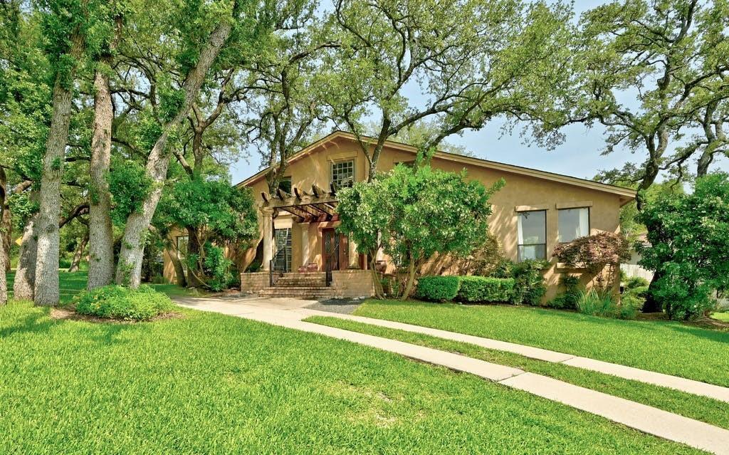 Primary Photo - 402 Oak Ridge Dr